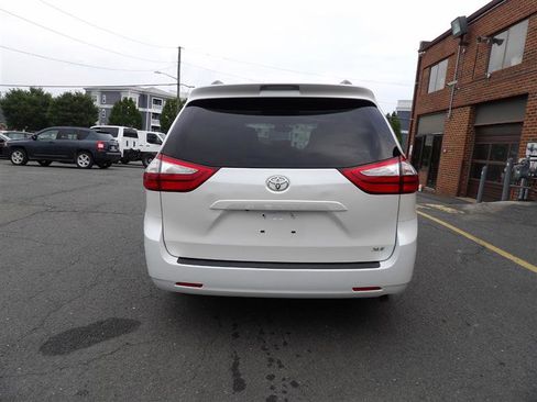 Used 2016 Toyota Sienna XLE image 7
