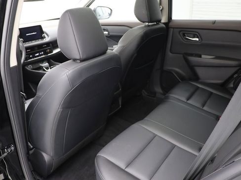 Used 2023 Nissan Rogue SV w/ SV Premium Package image 10