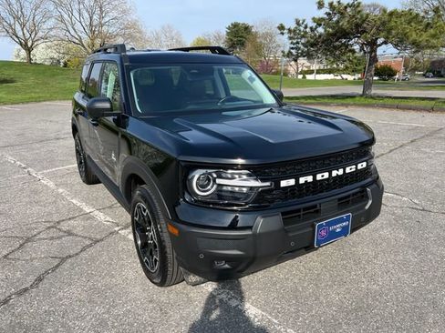Used 2025 Ford Bronco Sport Outer Banks w/ Outer Banks Tech Package+ AWD/4WD image 2