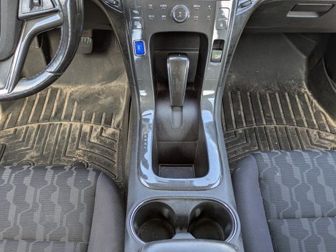 Used 2014 Chevrolet Volt FWD image 19