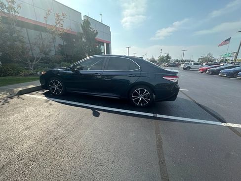 Used 2020 Toyota Camry SE w/ Convenience Package FWD image 8