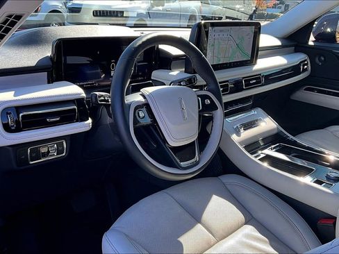 Used 2025 Lincoln Aviator Reserve w/ Jet Appearance Package image 14