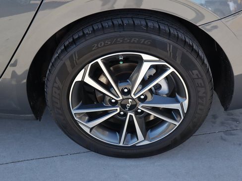 Used 2024 Kia Forte LXS w/ LXS Technology Package image 9