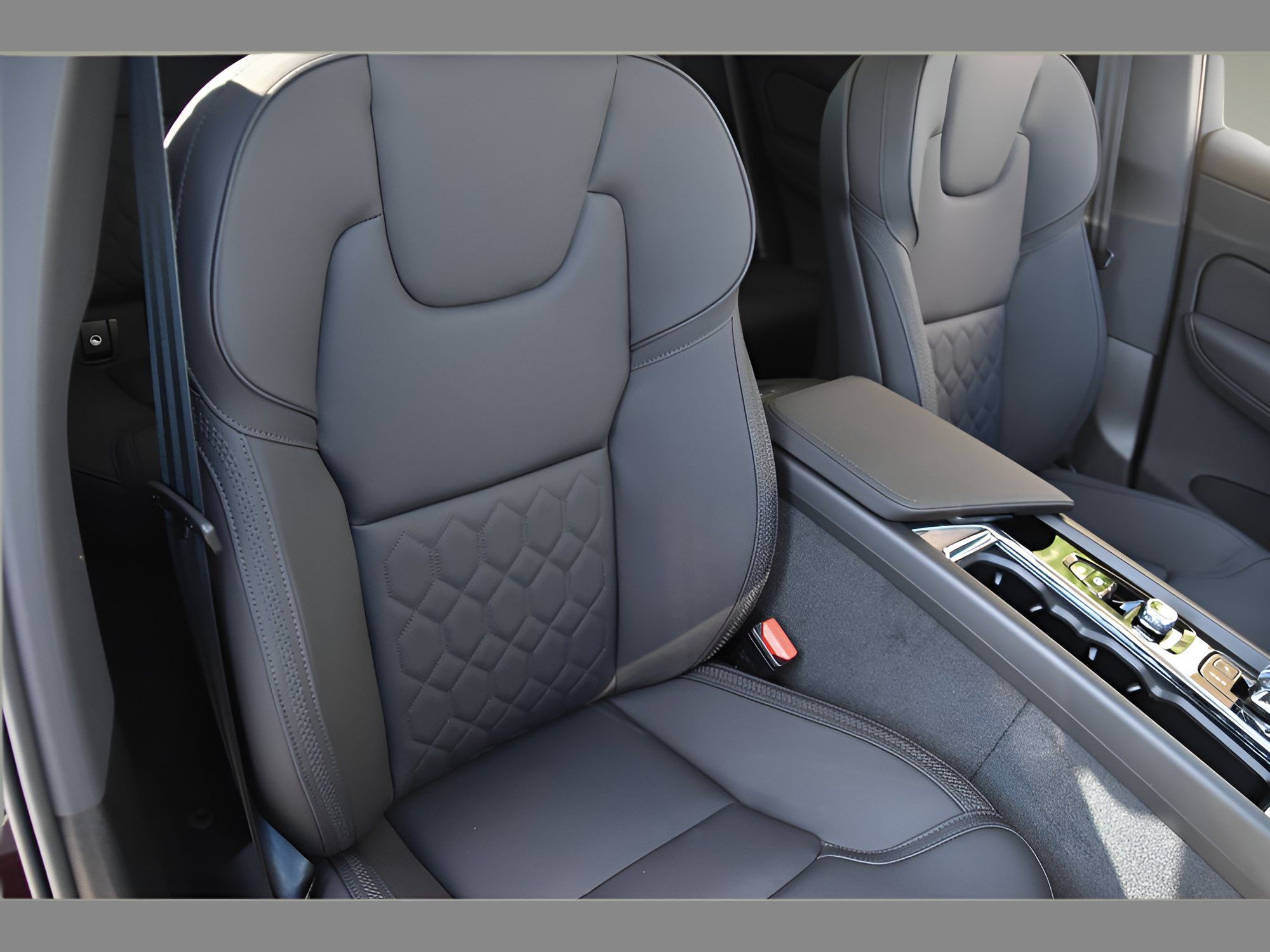 Certified 2026 Volvo XC60 B5 Plus w/ Protection Package Premier AWD/4WD image 31