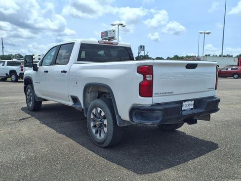 Used 2024 Chevrolet Silverado 2500 Custom w/ Custom Value Package image 5