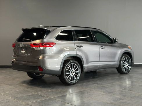 Used 2018 Toyota Highlander SE FWD image 5
