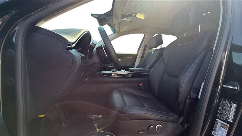 Used 2025 Genesis GV70 2.5T AWD/4WD image 10