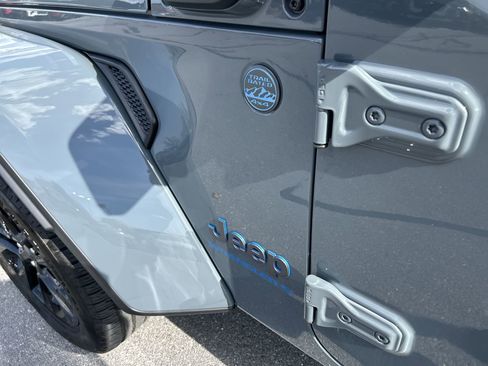 Used 2025 Jeep Wrangler Sahara w/ Safety Group image 11