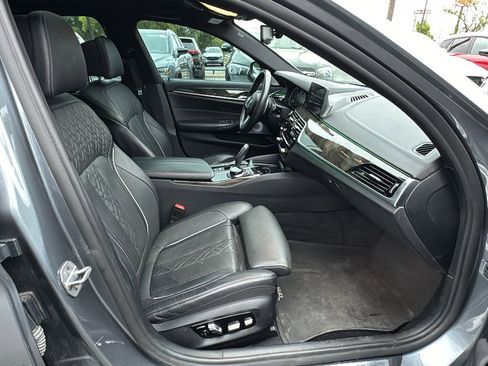 Used 2018 BMW M550i xDrive w/ Dynamic Handling Package image 23