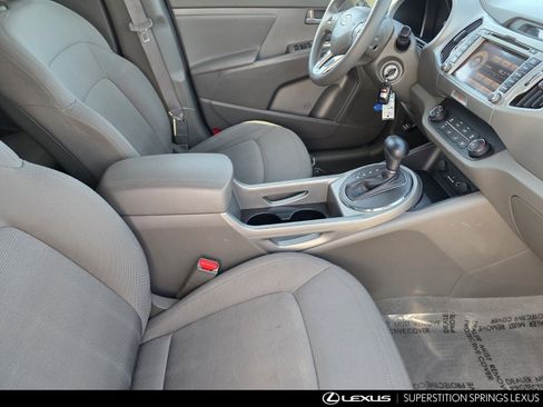 Used 2011 Kia Sportage LX w/ Navigation Pkg image 32
