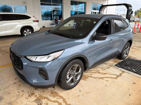 Used 2025 Ford Escape ST-Line w/ Equipment Group 301A FWD image 9
