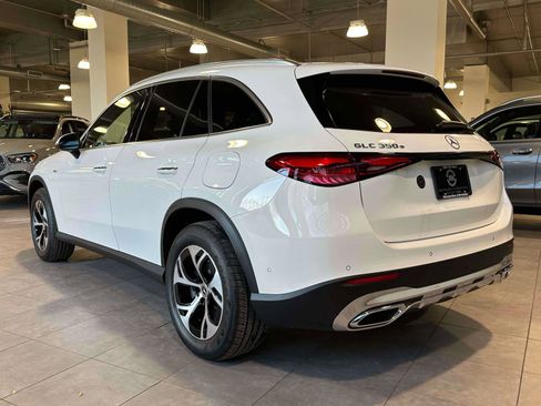 Used 2025 Mercedes-Benz GLC 350e 4MATIC image 4