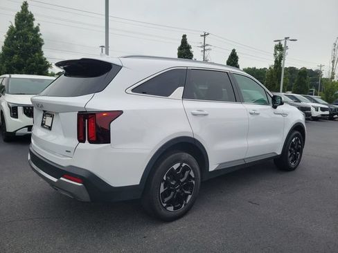 Certified 2024 Kia Sorento S AWD/4WD image 4