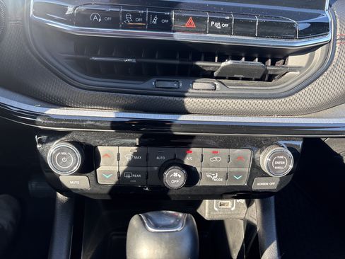 Used 2025 Jeep Compass Trailhawk AWD/4WD image 26