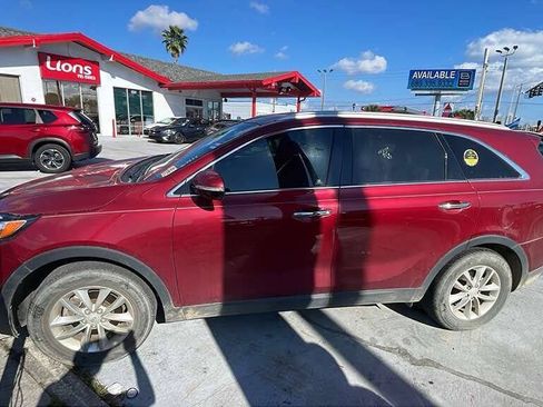 Used 2016 Kia Sorento FWD w/ LX Convenience Package image 2