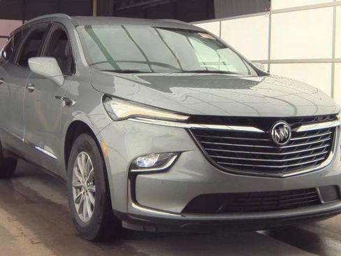 Used 2023 Buick Enclave Essence AWD/4WD image 2