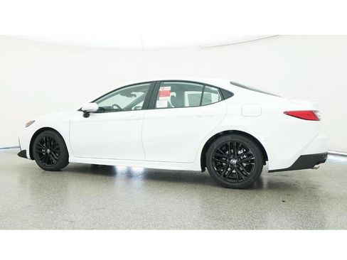 Used 2026 Toyota Camry SE FWD image 20