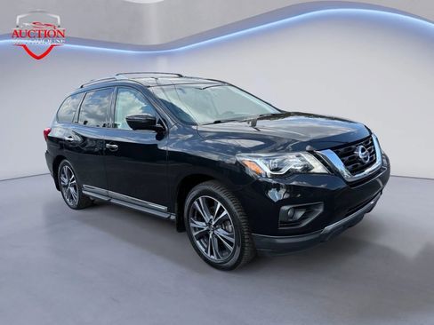 Used 2017 Nissan Pathfinder Platinum w/ Family Entertainment Package image 2