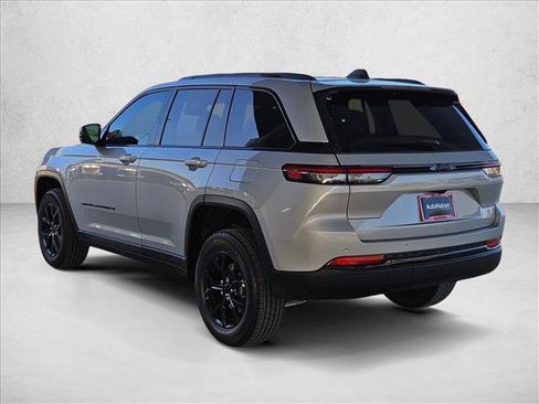New 2025 Jeep Grand Cherokee Altitude image 8