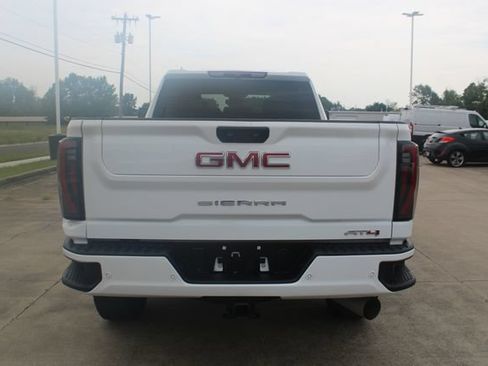 Used 2025 GMC Sierra 2500 AT4 AWD/4WD image 4