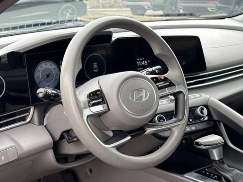 Used 2024 Hyundai Elantra SEL FWD image 15