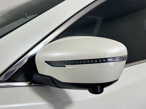 Used 2019 Nissan Rogue SV w/ Premium Package image 12