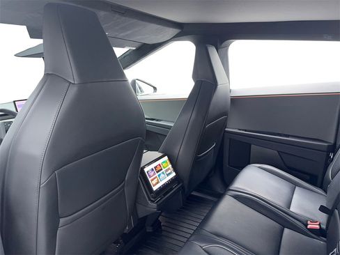 Used 2024 Tesla Cybertruck AWD Crew Cab image 38