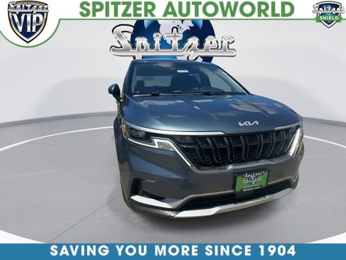 Used 2024 Kia Carnival EX FWD image 3