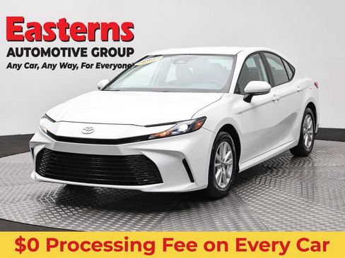 Used 2025 Toyota Camry LE FWD image 1