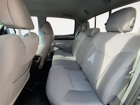 Used 2015 Toyota Tacoma Base image 13