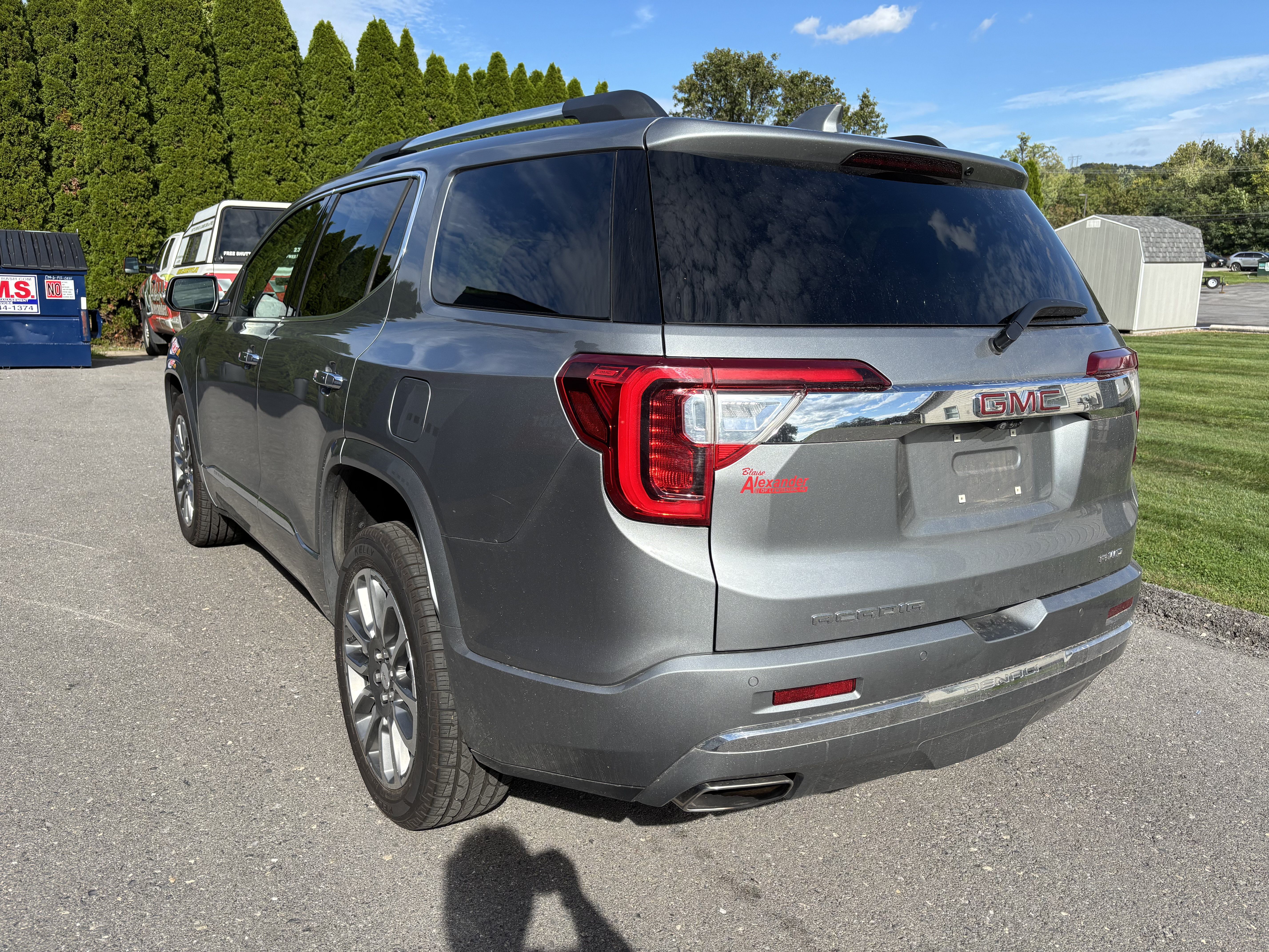 Used 2023 GMC Acadia Denali w/ Denali Technology Package AWD/4WD image 6