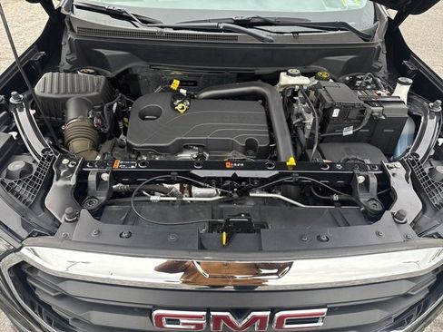 Used 2023 GMC Terrain SLE w/ Driver Convenience Package image 28