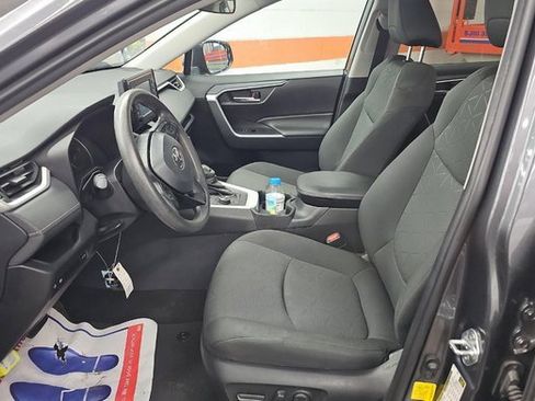 Used 2021 Toyota RAV4 XLE w/ Convenience Package image 3