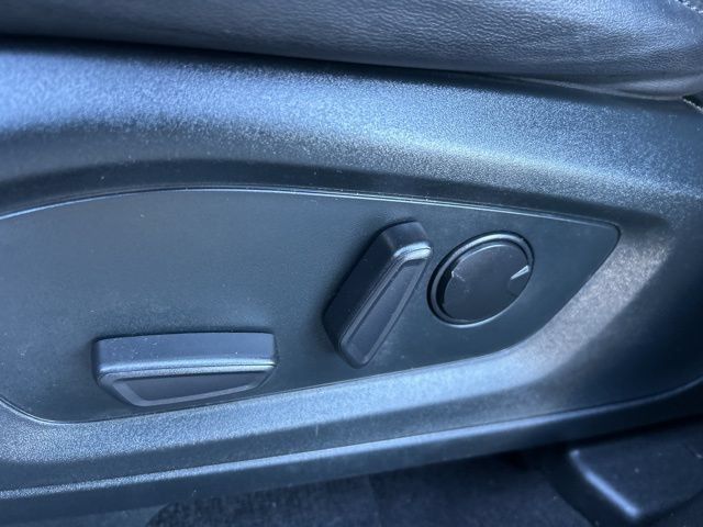 Used 2023 Ford Explorer XLT w/ Equipment Group 202A AWD/4WD image 24