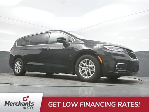 Used 2025 Chrysler Pacifica Select FWD image 43