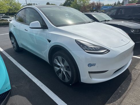 Used 2021 Tesla Model Y 2WD image 3