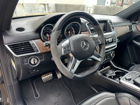 Used 2013 Mercedes-Benz ML 63 AMG 4MATIC image 10