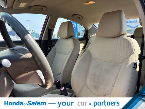 Used 2013 Hyundai Accent GLS FWD image 11