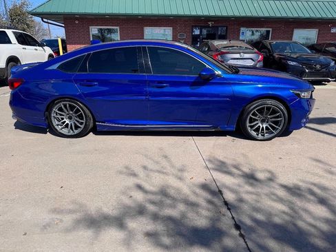 Used 2018 Honda Accord Sport image 4