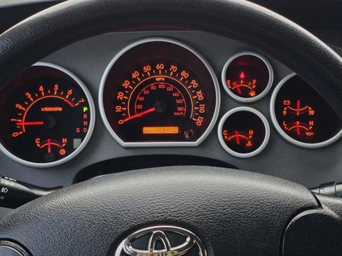 Used 2013 Toyota Tundra Grade 4x4 4dr CrewMax Cab Pick image 14