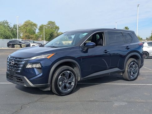 Certified 2025 Nissan Rogue SV FWD image 2