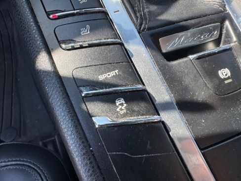 Used 2017 Porsche Macan S image 33