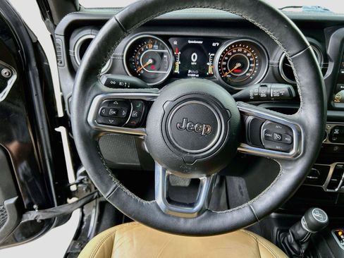 Used 2018 Jeep Wrangler Unlimited Sahara AWD/4WD image 36