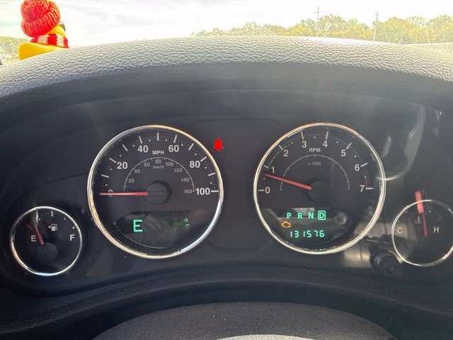 Used 2012 Jeep Wrangler Unlimited Sahara w/ Connectivity Group AWD/4WD image 12