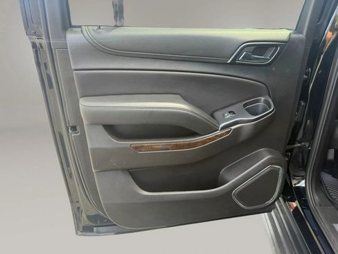 Used 2019 Chevrolet Suburban LT AWD/4WD image 30