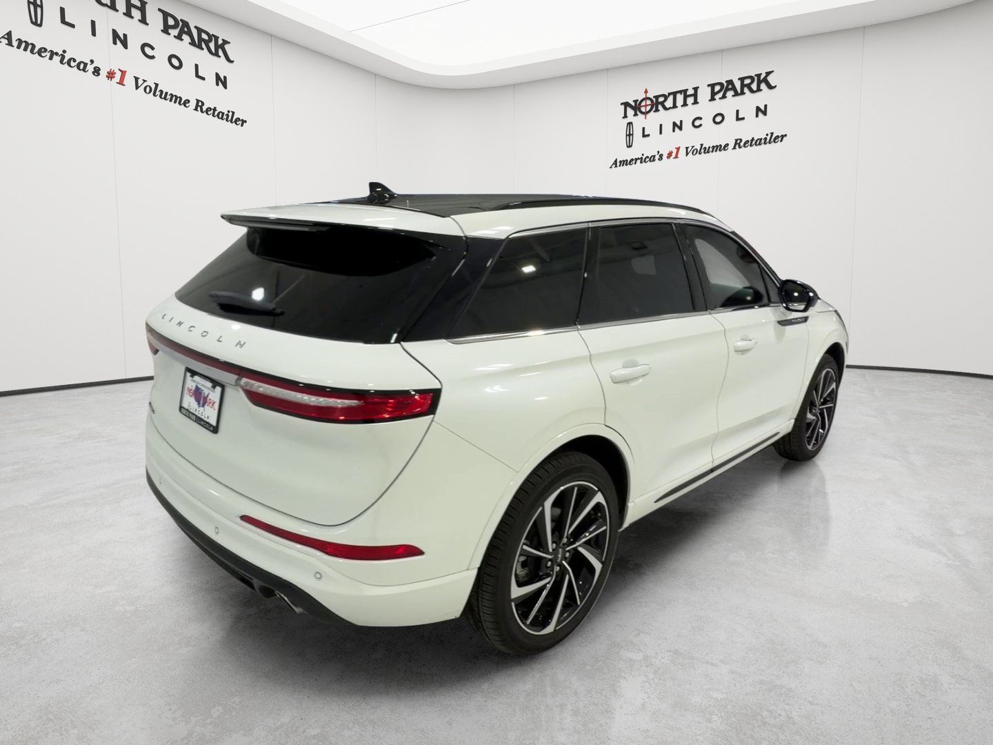Used 2025 Lincoln Corsair Grand Touring AWD/4WD image 5