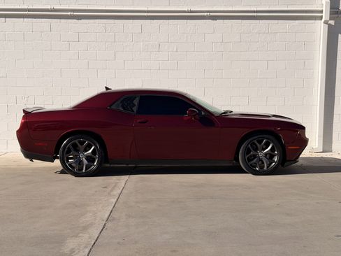Used 2019 Dodge Challenger SXT w/ Plus Package image 9