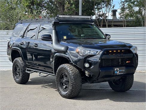 Used 2019 Toyota 4Runner SR5 AWD/4WD image 8