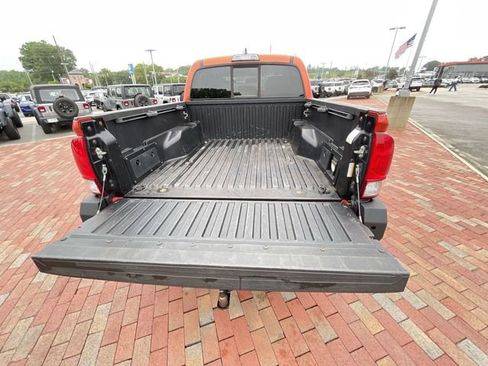 Used 2016 Toyota Tacoma TRD Off-Road w/ Towing Package AWD/4WD image 34