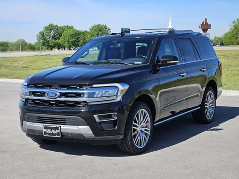 Used 2024 Ford Expedition Limited AWD/4WD image 3
